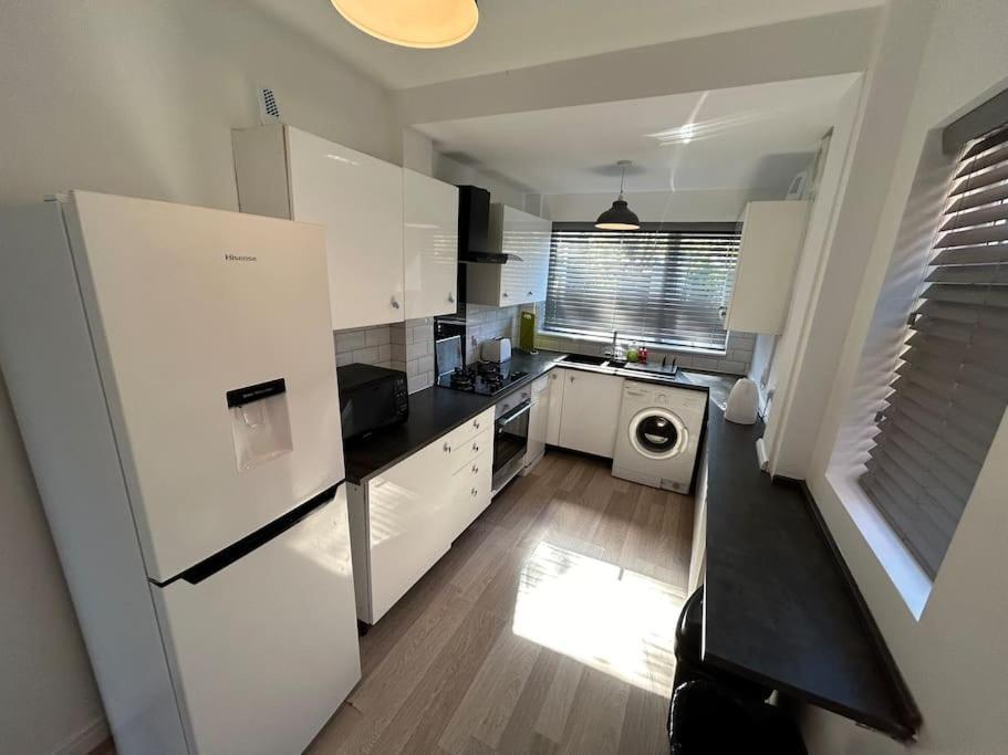 Modern & Spacious 4 Bedroom Home Crewe Exterior photo